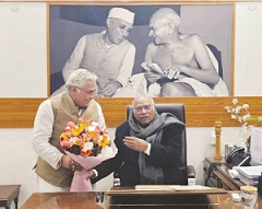  अरूण वोरा ने की खरगे व माकन से मुलाकात