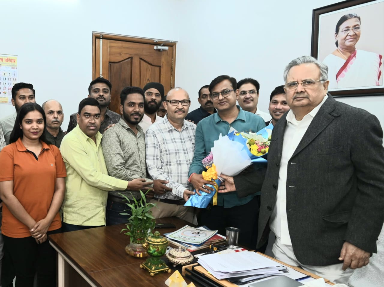 वेब पोर्टल के पत्रकारों का भी बनेगा प्रवेश पास, डॉ. रमन ने दिया आश्वासन