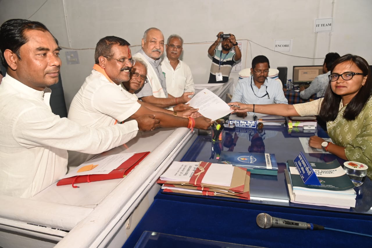  4 लोगों ने किया नामांकन जमा