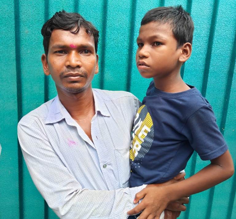 दिव्यांग बच्चे को लेकर आए पिता, मुख्यमंत्री ने तुरंत कराया भर्ती...