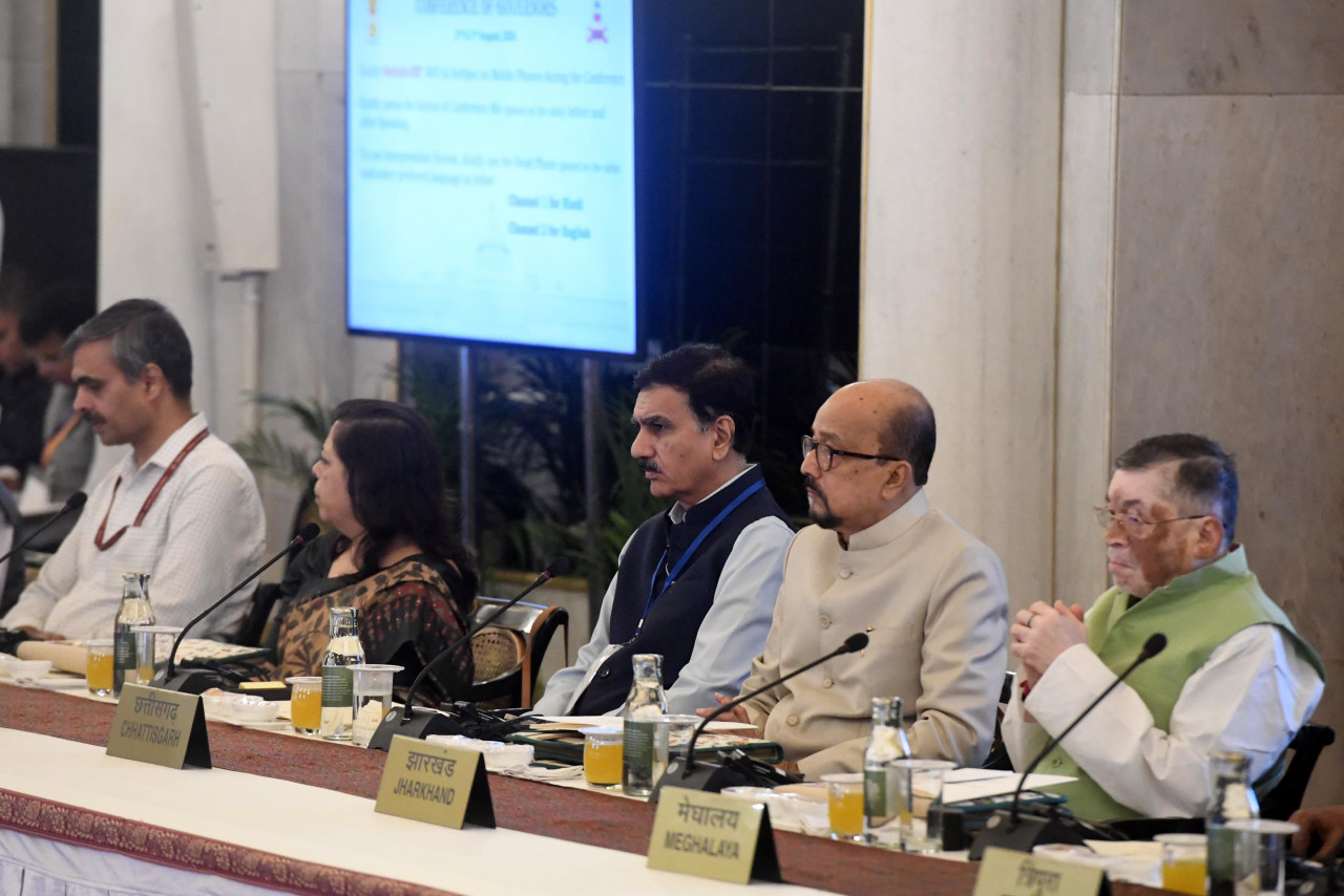 राज्यपालों के सम्मेलन में राज्यपाल श्री रमेन डेका ने छत्तीसगढ़ के जनजातीय क्षेत्रों के विकास पर दिया प्रेजेंटेशन