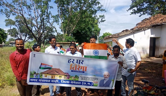 नगर पंचायत दाढ़ी स्कूली बच्चों ने निकली तिरंगा यात्रा