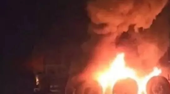 चलती ट्रक जलकर खाक