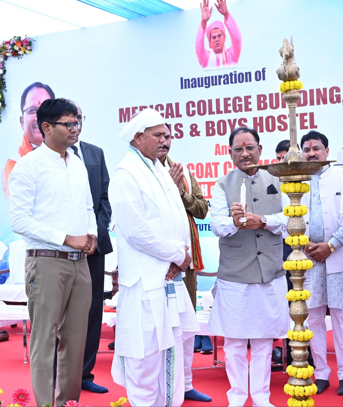 चिकित्सा क्षेत्र युवाओं के लिए एक अच्छा कैरियर होने के साथ-साथ लोगों की सेवा करने का सुअवसर भी करता है प्रदान - मुख्यमंत्री श्री साय