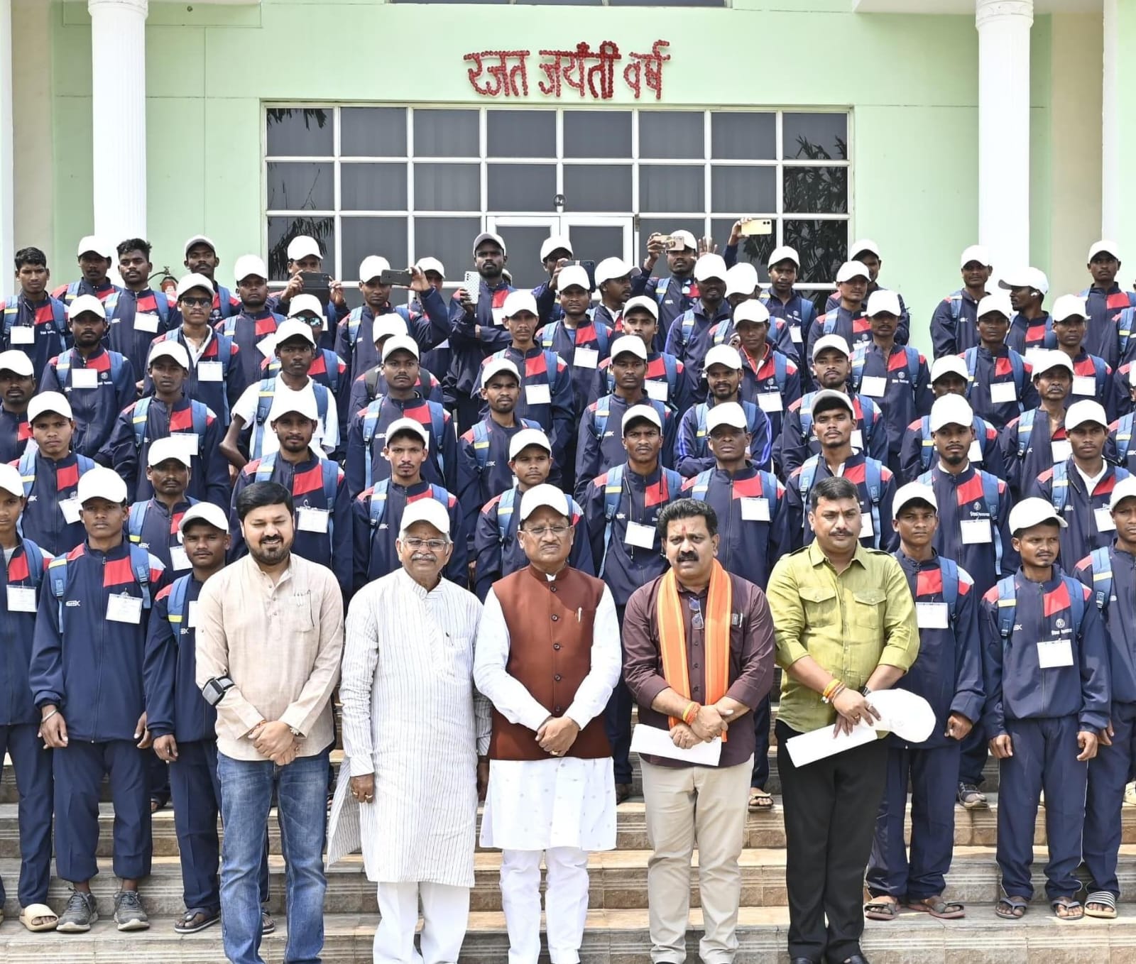  छत्तीसगढ़ विधानसभा परिसर में गूंज उठी बीजापुर के युवाओं की बुलंद आवाज &ndash; &lsquo;नक्सलवाद से मुक्ति और विकास की राह पर आगे बढ़ने का है इरादा&rsquo;