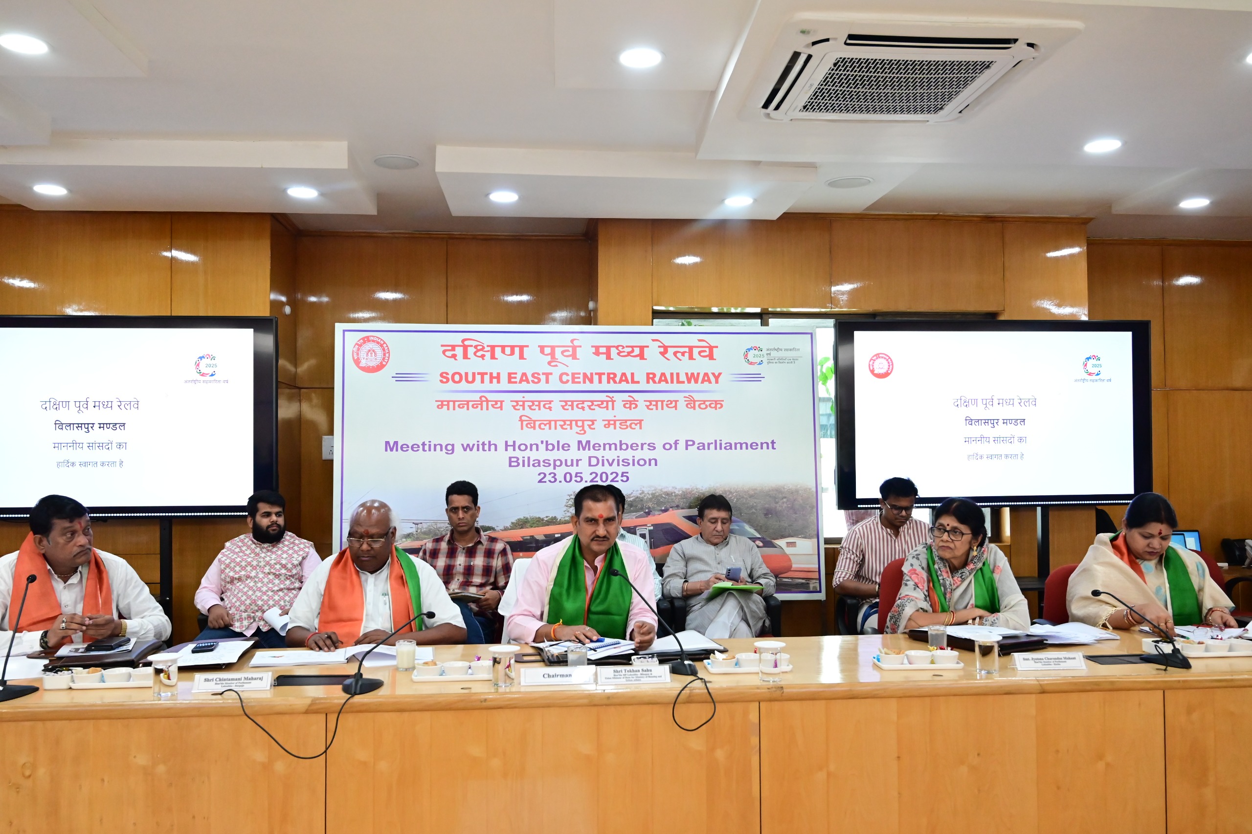 &ldquo;दक्षिण पूर्व मध्य रेलवे के बिलासपुर मंडल क्षेत्राधिकार के माननीय सांसदों के साथ महाप्रबंधक की बैठक सम्पन्न&rdquo;