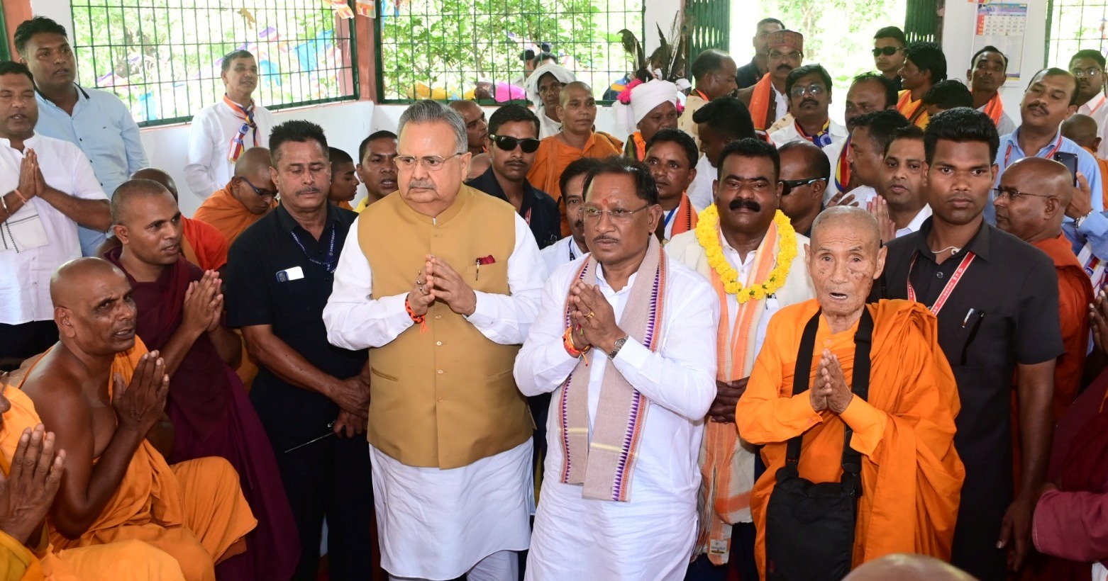  मुख्यमंत्री विष्णुदेव साय ने भगवान गौतम बुद्ध की पूजा-अर्चना कर प्रदेश की जनता की सुख-समृद्धि एवं खुशहाली की कामना