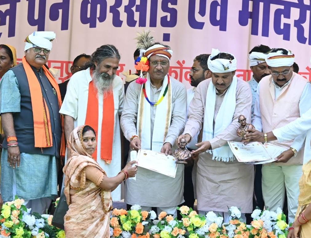  मुख्यमंत्री विष्णुदेव साय कांकेर में बुढालपेन करसाड़ एवं मांदरी महोत्सव में हुए शामिल 