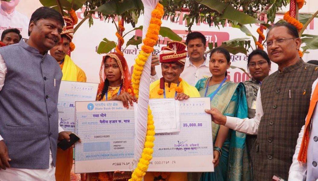 बस्तर में बदल रही तस्वीर, नक्सल हिंसा की जगह अब छाई खुशियां