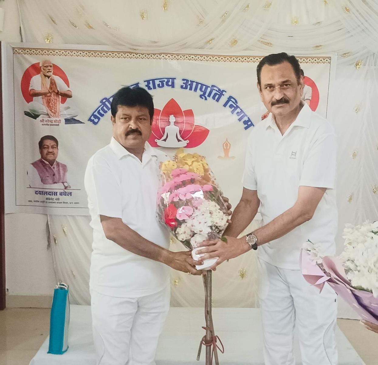 निगम अध्यक्ष श्री संजय श्रीवास्तव बोले - योग अपनाएं, तनाव और रोगों से पाएं मुक्ति