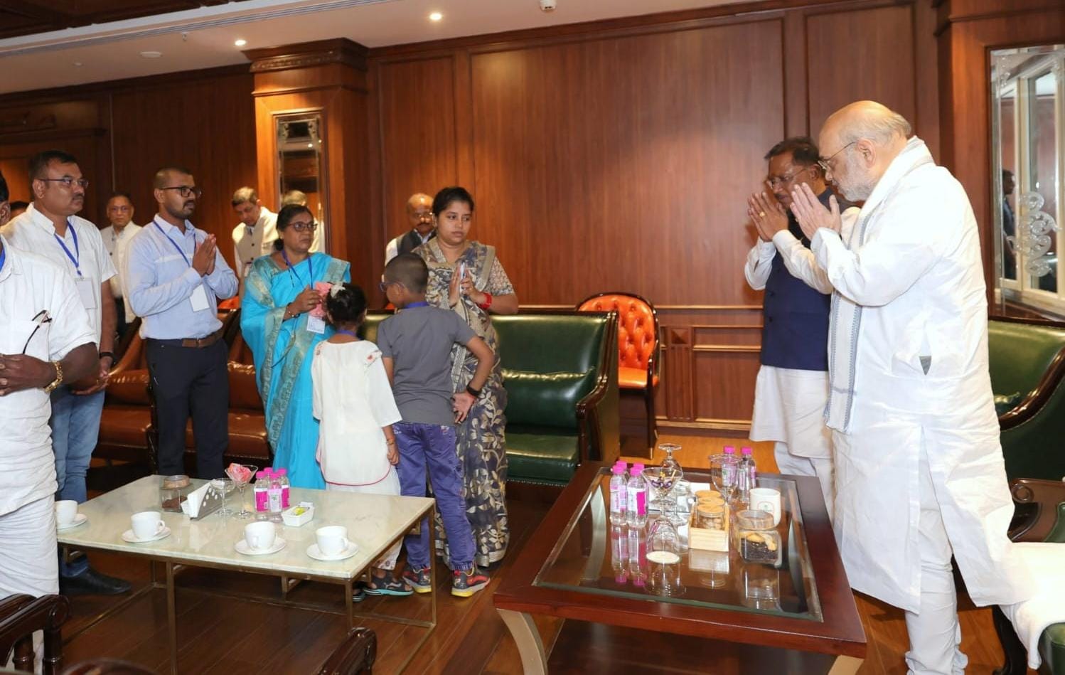 शहादत को नमन: केंद्रीय गृह मंत्री श्री अमित शाह ने शहीद आकाश राव गिरिपुंजे के परिजनों से की मुलाकात