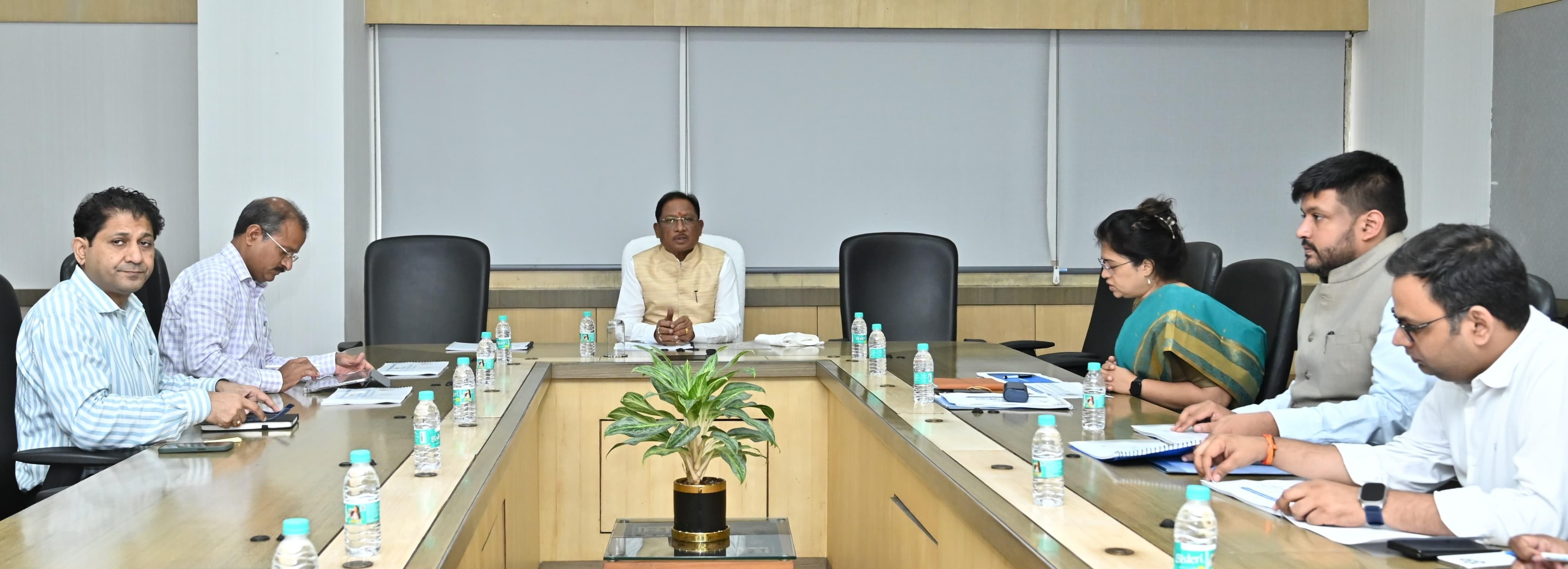 मुख्यमंत्री श्री विष्णु देव साय ने की इलेक्ट्रॉनिक्स एवं सूचना प्रौद्योगिकी विभाग के कार्यों की समीक्षा: बस्तर से सरगुजा तक डिजिटल क्रांति का विस्तार, 5000 मोबाइल टावर का लक्ष्य तय