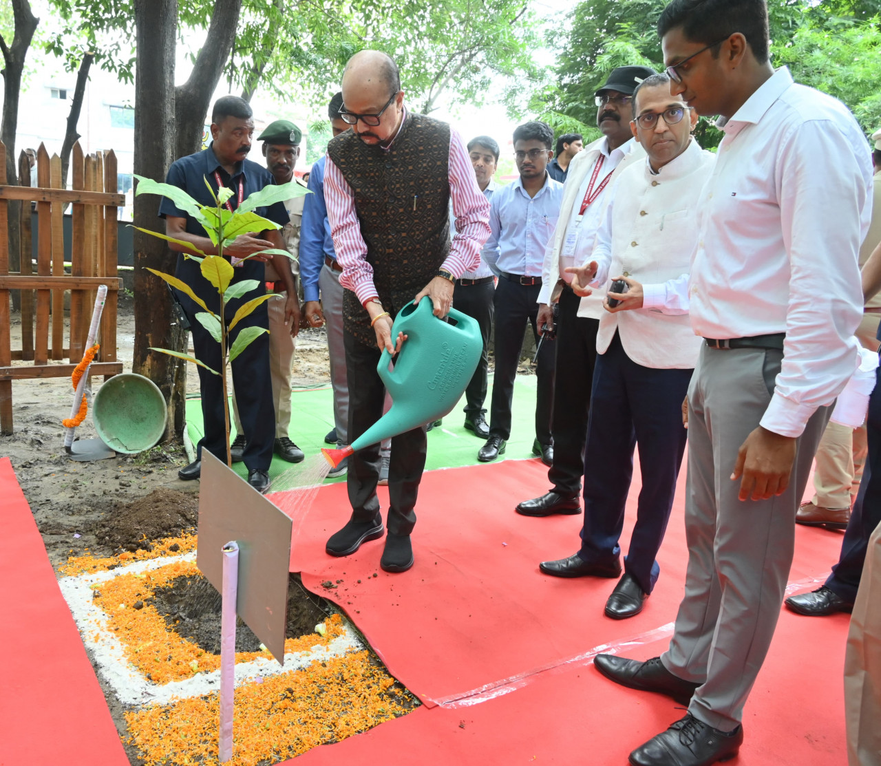 &rsquo;राज्यपाल श्री रमेन डेका ने &lsquo;एक पेड़ माँ के नाम&rsquo; अभियान के तहत किया पौधारोपण, पर्यावरण संरक्षण का दिया संदेश&rsquo;