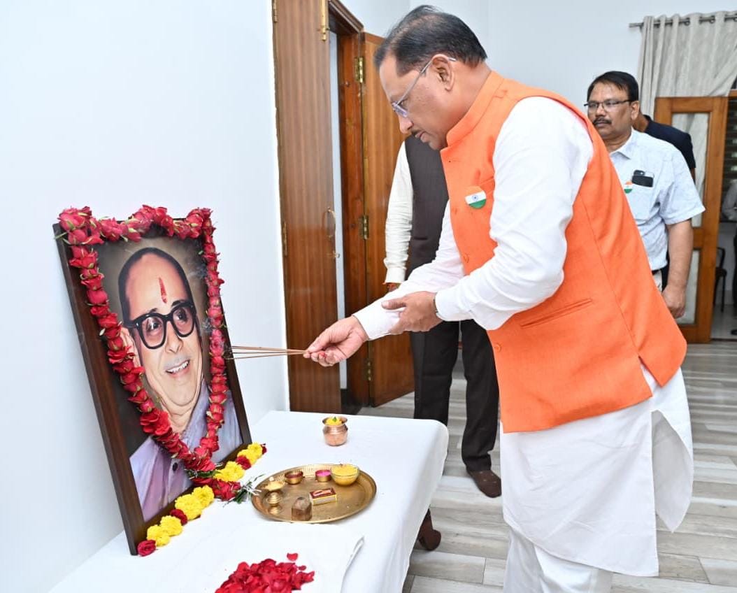 मुख्यमंत्री श्री विष्णु देव साय ने स्वर्गीय श्री कुशाभाऊ ठाकरे की जयंती पर किया नमन