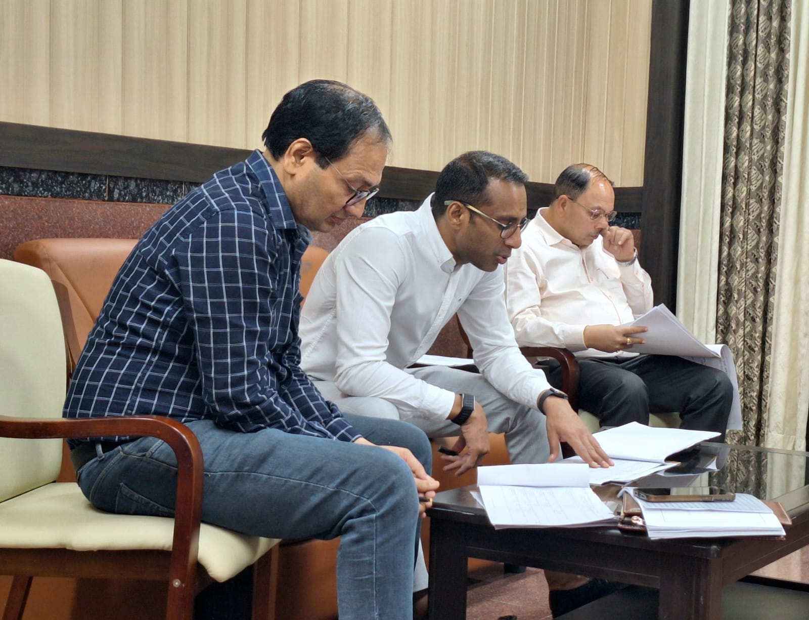 लोक निर्माण विभाग के सचिव ने सड़कों का काम देखा