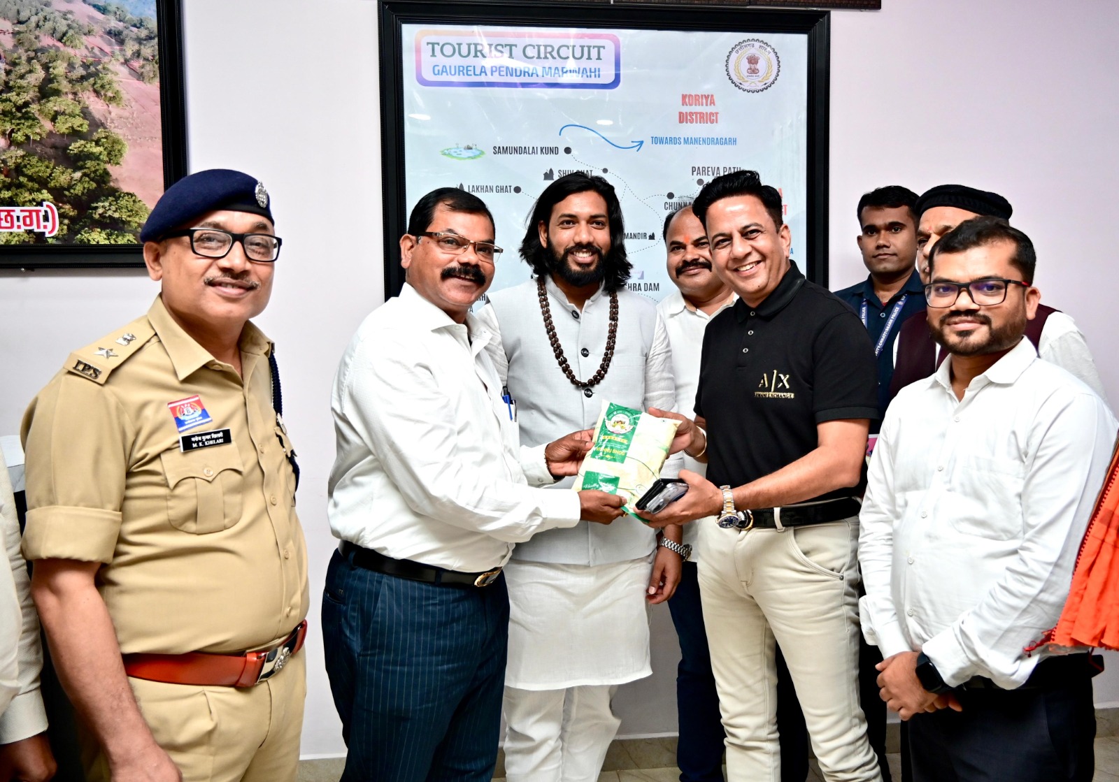 जिले की विशिष्ट पहचान विष्णुभोग चावल से मंत्री श्री गुरु खुशवंत साहेब का सम्मान