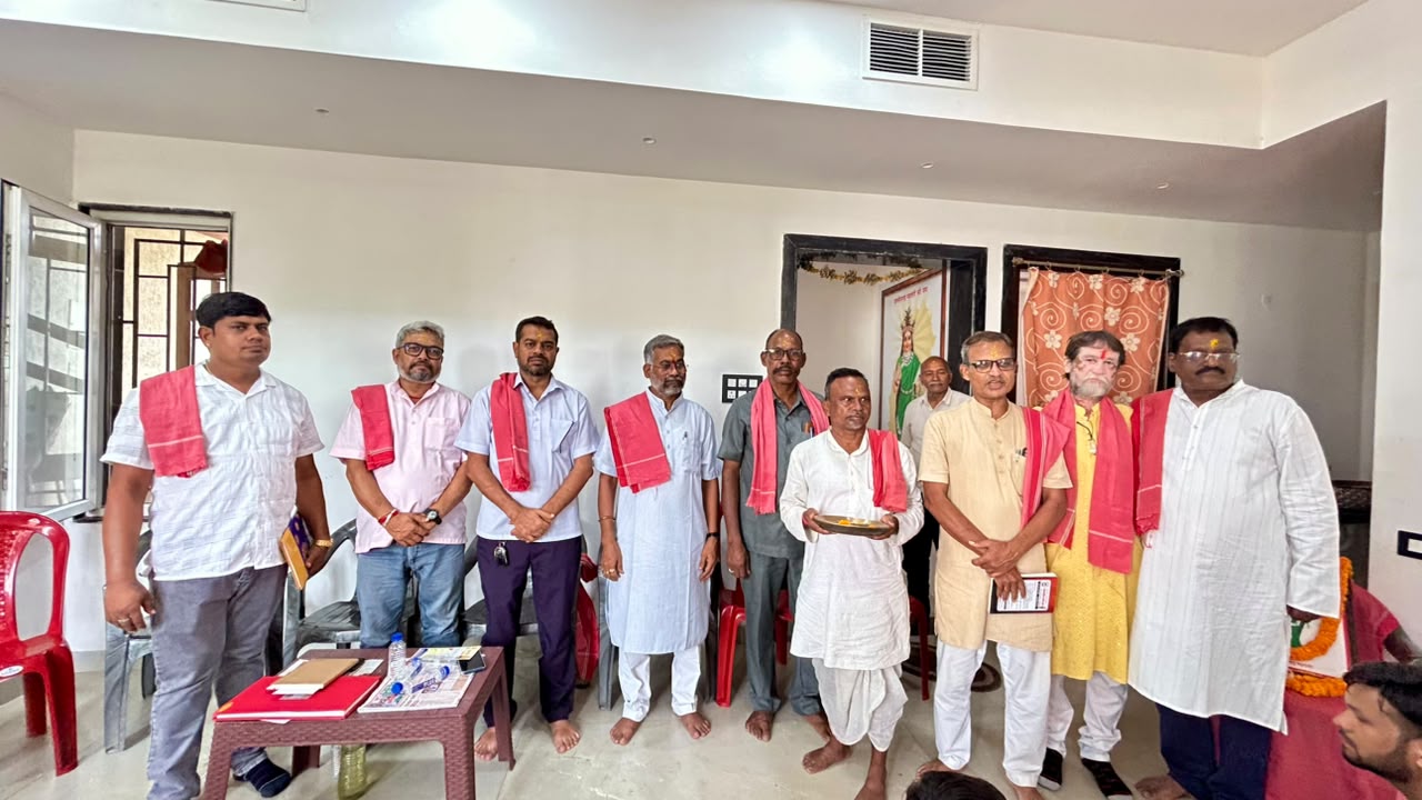 जोहार छत्तीसगढ़ पार्टी की मासिक बैठक में अमित बघेल, अजय यादव एवं दिनेश वर्मा का अभिनंदन। 