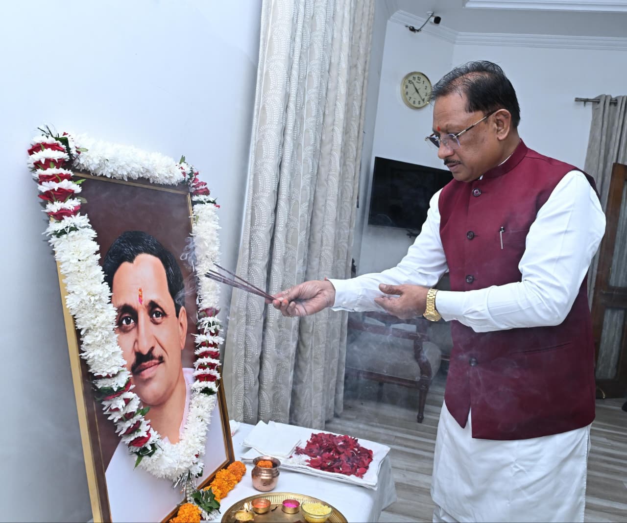 मुख्यमंत्री श्री विष्णुदेव साय ने पंडित दीनदयाल उपाध्याय की जयंती पर उन्हें किया नमन