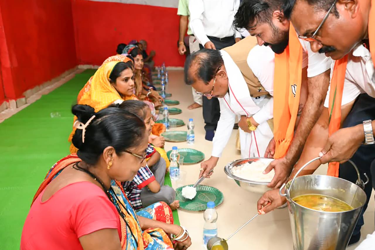 बाढ़ प्रभावित परिवारों के साथ पूरी संवेदनशीलता से खड़ी है सरकार : मुख्यमंत्री श्री विष्णु देव साय