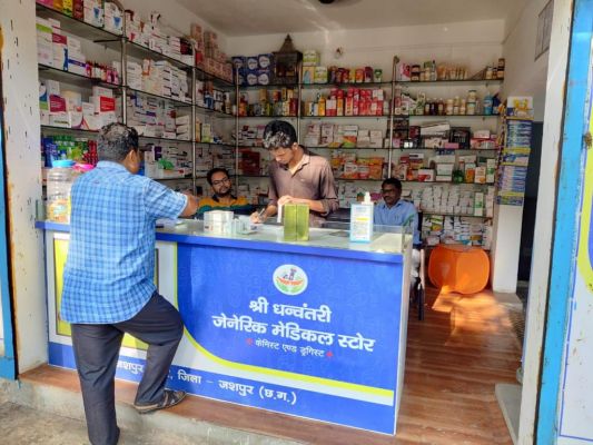 धनवंतरी मेडिकल स्टोर से हर वर्ग के लोगों को मिल रहा लाभ