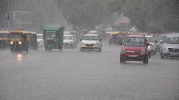 तेज बारिश से सराबोर हुई राजधानी, कई जगह जलभराव और बिजली की शिकायत…
