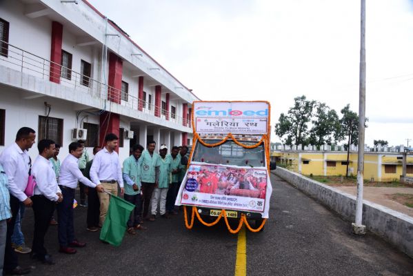 कलेक्टर ने हरी झण्डी दिखाकर मलेरिया जागरूकता रथ को किया रवाना