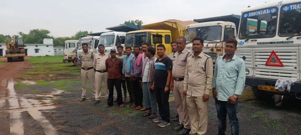 खनिज विभाग की बड़ी कार्रवाई, अवैध रेत उत्खनन करने 17 हाइवा सहित 1 लोडिंग मशीन जप्त