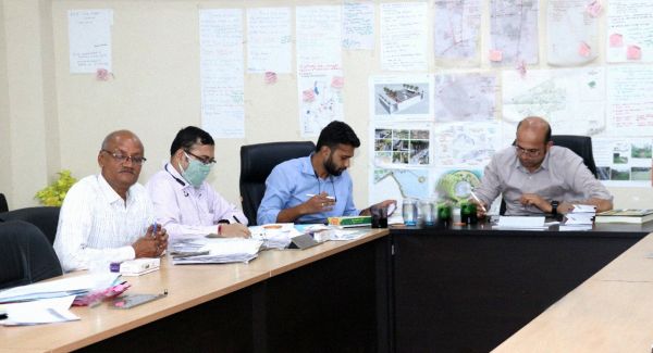 कलेक्टर ने ली स्मार्ट सिटी मिशन के कार्यों की जानकारी