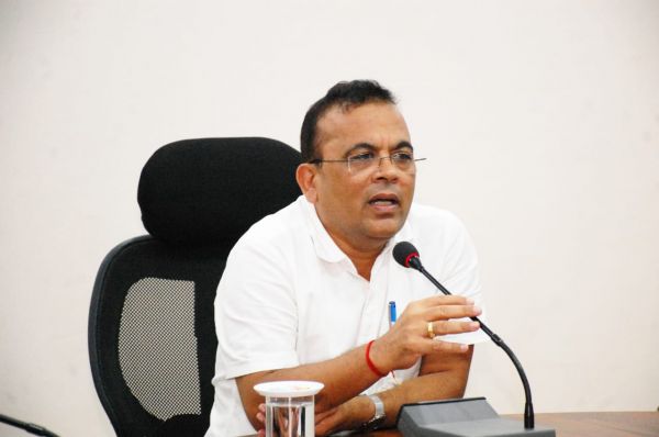 कलेक्टर ने धान, अरहर, सोयाबिन और उद्यानिकी उत्पादक किसानों को फसल बीमा कराने के निर्देश दिए