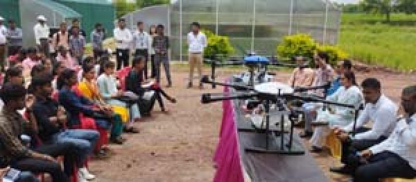 ड्रोन 15 मिनट में ही कर देगा एक एकड़ खेत में कीटनाशक दवा का स्प्रे