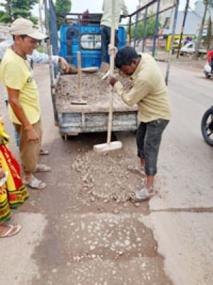 दुर्ग शहर के सभी सड़कों के गड्ढे भरे गए, पीडब्ल्यूडी और निगम की टीम ने की कार्रवाई