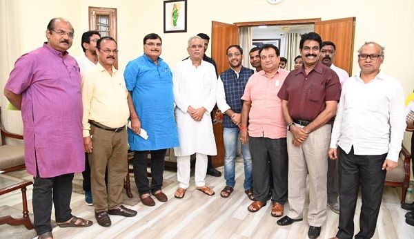 मुख्यमंत्री से छग कर्मचारी-अधिकारी महासंघ के प्रतिनिधिमंडल ने की मुलाकात