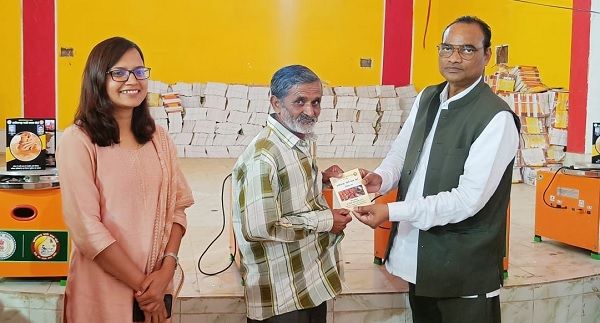 विधायक ध्रुव ने माटी कला बोर्ड के हितग्राहियों को वितरित किए विद्युत चाक