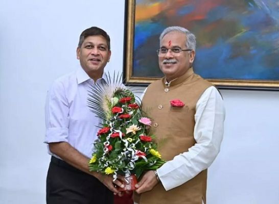 डीजीपी और मुख्यसचिव ने मुख्यमंत्री को दी जन्मदिवस की बधाई