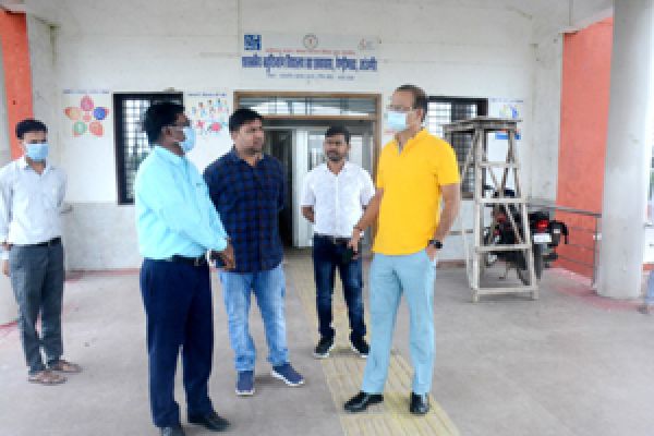 कलेक्टर ने किया शासकीय बहुदिव्यांग विद्यालय सह छात्रावास का निरीक्षण