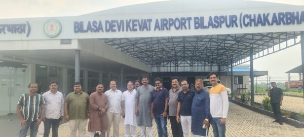 कांग्रेसजनों के साथ दिल्ली रवाना हुए पर्यटन मंडल अध्यक्ष और महापौर