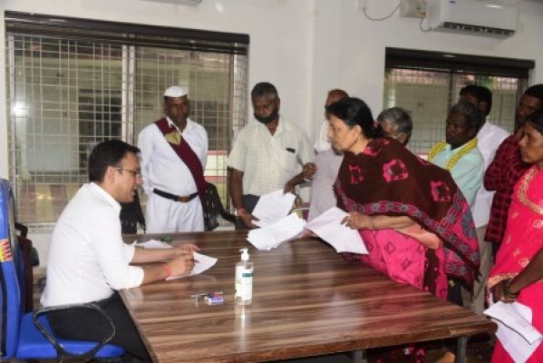 कलेक्टर ने साप्ताहिक जनदर्शन में सुनी आमजनता की समस्याएं