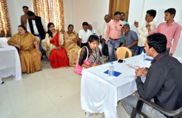 एम्पलॉय-एम्पलॉयर्स मीट में साक्षात्कार के साक्षी बने मंत्री भेंडिया व अन्य अतिथिगण