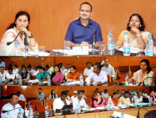 धान खरीदी से संबंधित कार्यों में नही चलेगी लापरवाही, किसी भी प्रकार की गड़बड़ी पाए जाने पर होगी सख्त कार्रवाई : कलेक्टर