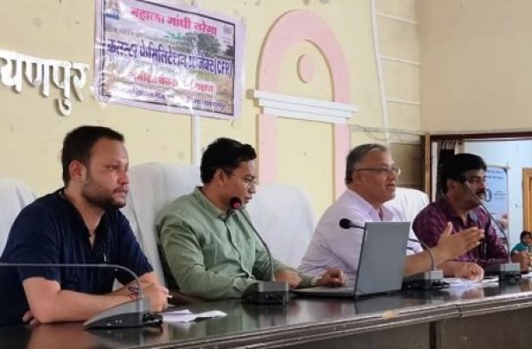 जिला पंचायत सीईओ ने की गोधन न्याय योजना की समीक्षा