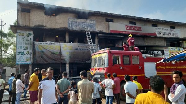 BREAKING : निगम काम्प्लेक्स में लगी आग, चपेट में आई कई दुकानें...