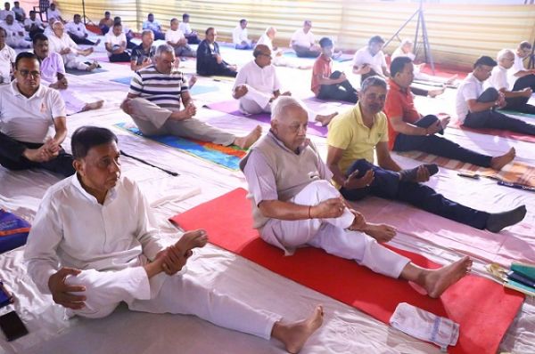 रोज कीजिए 30 मिनट मेडिटेशन, छूट जाएगी मेडिसिन : ललितप्रभ