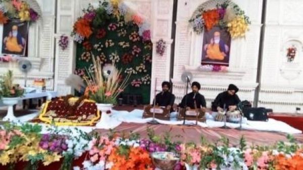 गुरु नानक देव का प्रकाश पर्व धूमधाम से मनाया गया