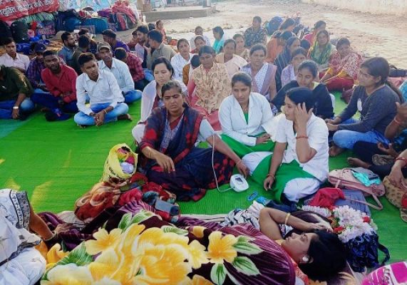 अऩुकंपा नियुक्ति शिक्षा कर्मी कल्याण संघ मांगों को लेकर 22 वें दिन रहा धरने पर