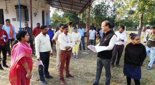 आपके घर का पैसा लगता तो क्या ऐसी लापरवाही करते...