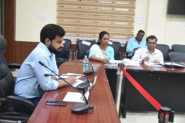 भू-अर्जन में विलंब, सहायक ग्रेड-02 को नोटिस जारी