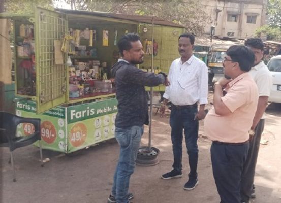 दुकान के बाहर सामान रखने वाले दुकानदारों और ठेला वालों को निगम ने दी अंतिम चेतावनी