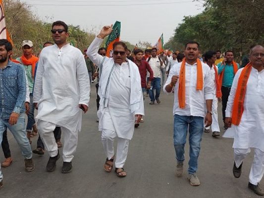 प्रदर्शनकारियों पर विस्फोटक पदार्थ फेंकना अमानवीय कृत्य : अशोक बजाज