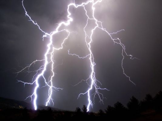 वज्रपात से दो लोगों की मौत...