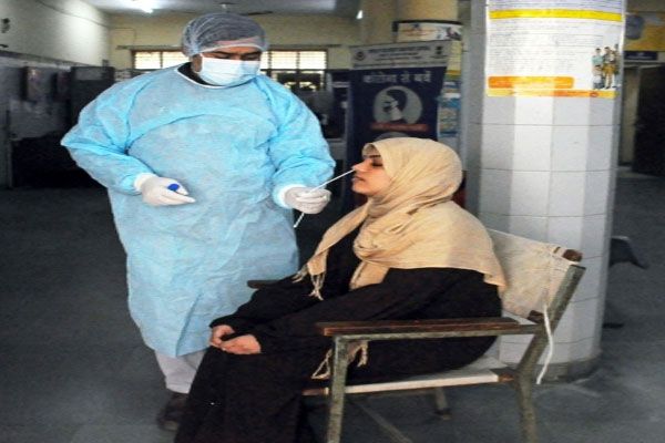 भारत में दैनिक कोविड मामले पांच हजार के पार